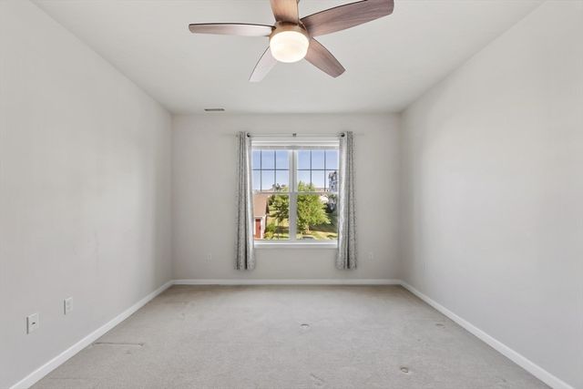 2 Francis Dr 203, Andover, MA 01810