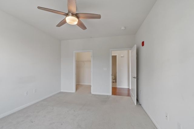 2 Francis Dr 203, Andover, MA 01810