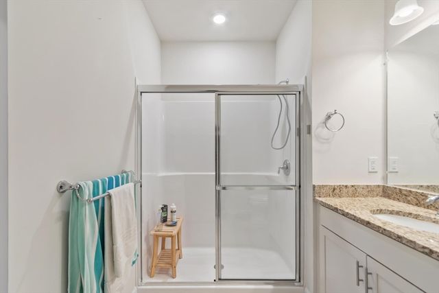 2 Francis Dr 203, Andover, MA 01810