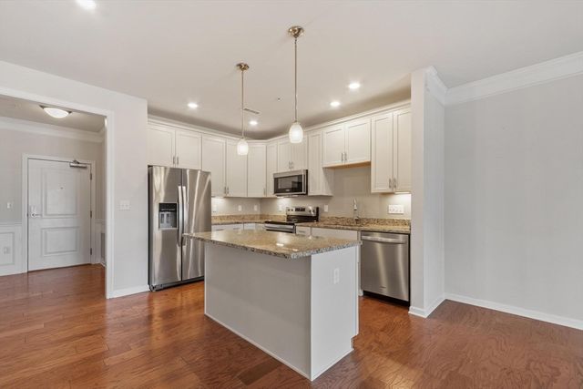 2 Francis Dr 203, Andover, MA 01810