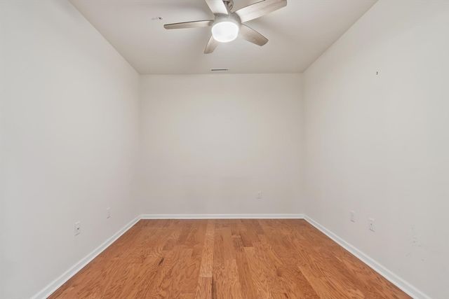 2 Francis Dr 203, Andover, MA 01810