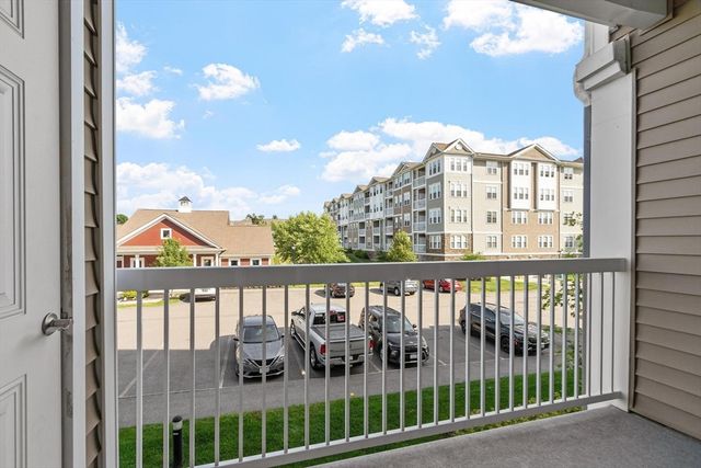 2 Francis Dr 203, Andover, MA 01810