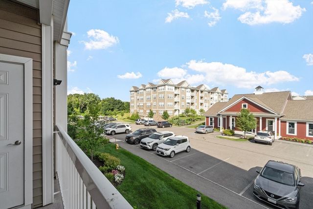 2 Francis Dr 203, Andover, MA 01810