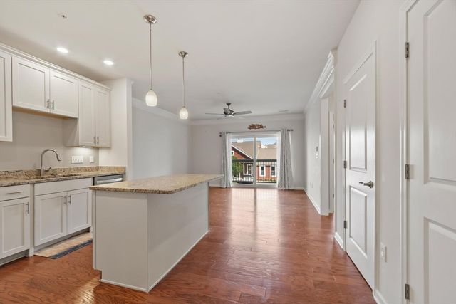 2 Francis Dr 203, Andover, MA 01810
