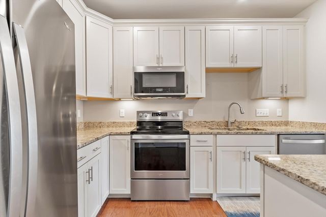 2 Francis Dr 203, Andover, MA 01810