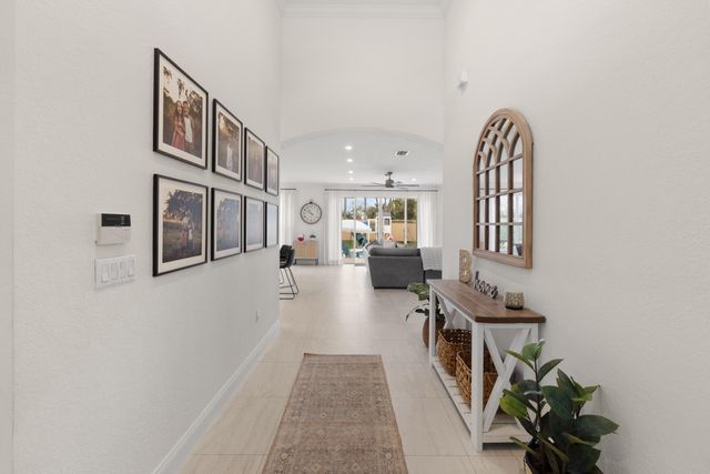 144 Bella Vista Way, Royal Palm Beach, FL 33411