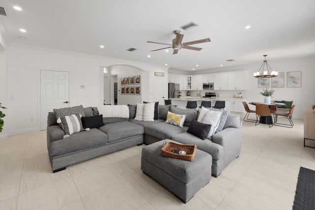 144 Bella Vista Way, Royal Palm Beach, FL 33411