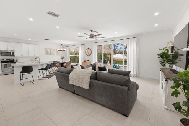 144 Bella Vista Way, Royal Palm Beach, FL 33411