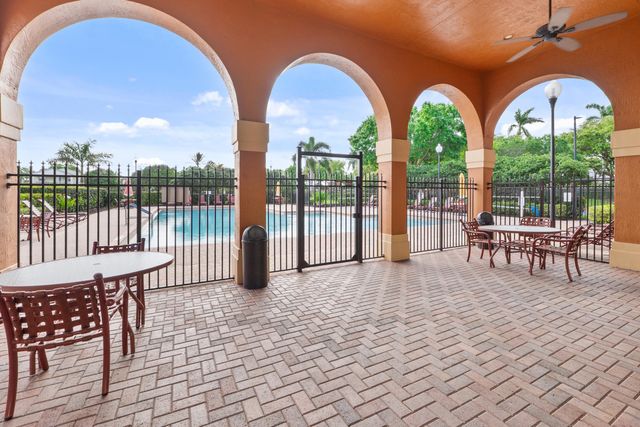 144 Bella Vista Way, Royal Palm Beach, FL 33411