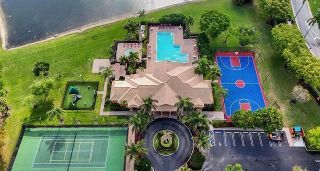 144 Bella Vista Way, Royal Palm Beach, FL 33411