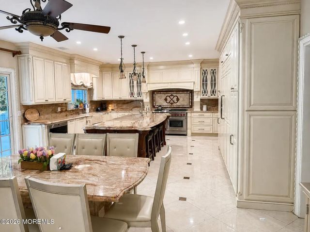 5 Hemlock Lane, Holmdel, NJ 07733
