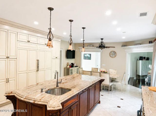 5 Hemlock Lane, Holmdel, NJ 07733