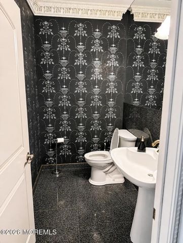 5 Hemlock Lane, Holmdel, NJ 07733