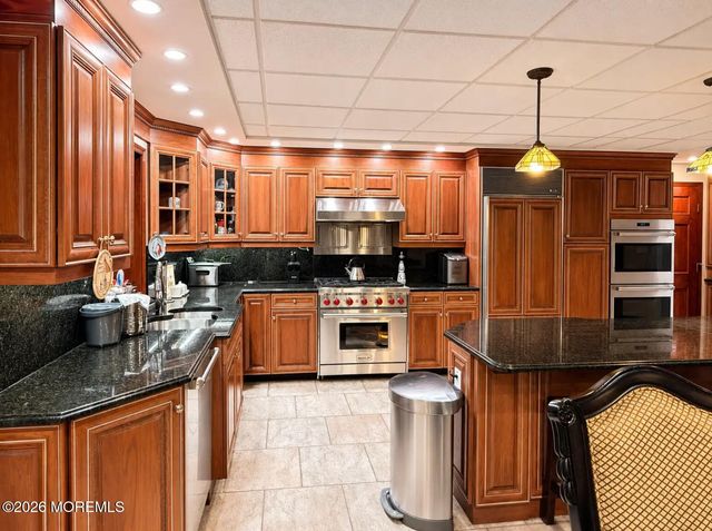 5 Hemlock Lane, Holmdel, NJ 07733
