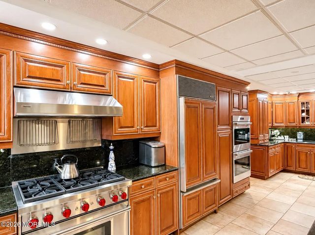 5 Hemlock Lane, Holmdel, NJ 07733