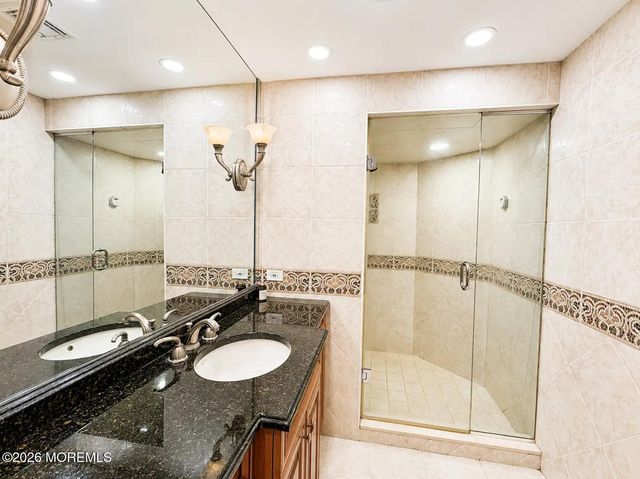 5 Hemlock Lane, Holmdel, NJ 07733