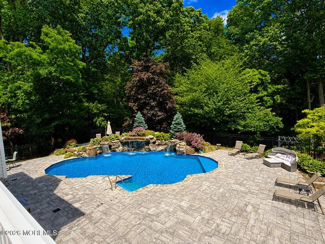 5 Hemlock Lane, Holmdel, NJ 07733