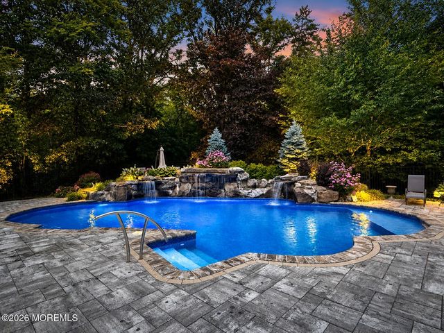 5 Hemlock Lane, Holmdel, NJ 07733