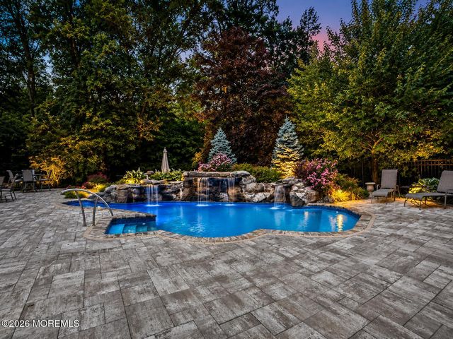 5 Hemlock Lane, Holmdel, NJ 07733