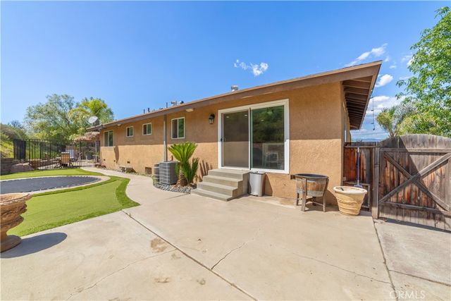 1080 1st, Norco, CA 92860