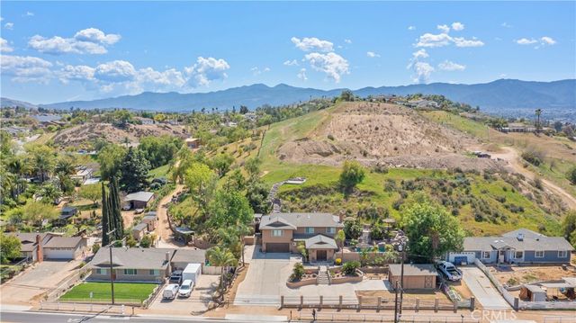 1080 1st, Norco, CA 92860