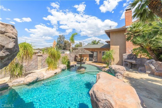 1080 1st, Norco, CA 92860