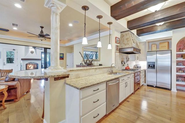 1108 W CHARTER STREET, Tampa, FL 33602