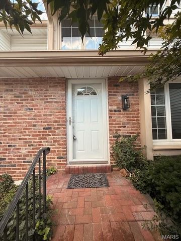 15047 Green Circle Drive, Chesterfield, MO 63017