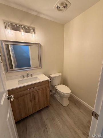 15047 Green Circle Drive, Chesterfield, MO 63017