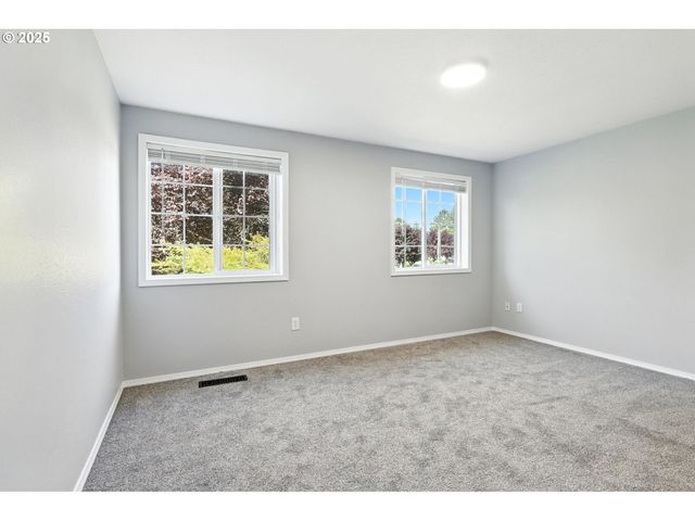 631 E STONECREEK Dr, La Center, WA 98629
