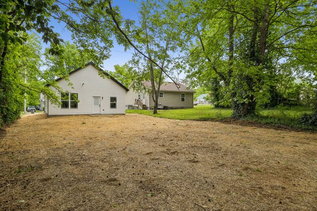 698 19th Ave, W, Springfield, TN 37172