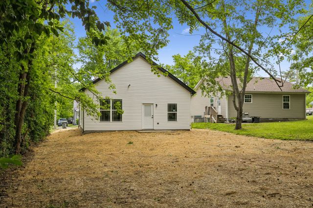 698 19th Ave, W, Springfield, TN 37172