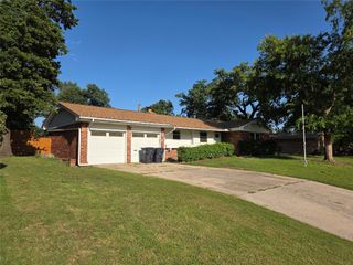 2708 N Holloway Avenue, Bethany, OK 73008