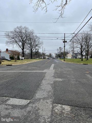 702 N STILES AVE, Maple Shade, NJ 08052