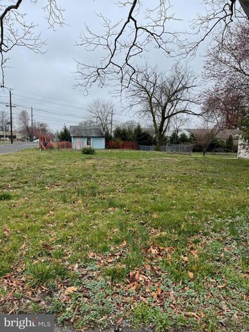 702 N STILES AVE, Maple Shade, NJ 08052