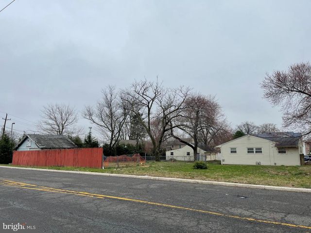 702 N STILES AVE, Maple Shade, NJ 08052