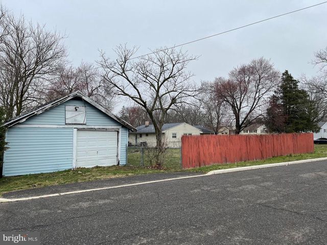 702 N STILES AVE, Maple Shade, NJ 08052