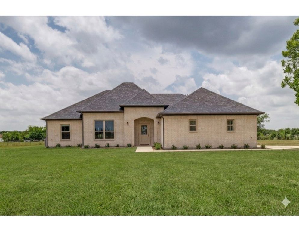 3712 County Road 1102, Celeste, TX 75423