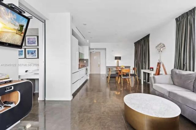 220 21st St 401, Miami Beach, FL 33139