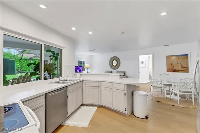 701 Harbour DR, Naples, FL 34103