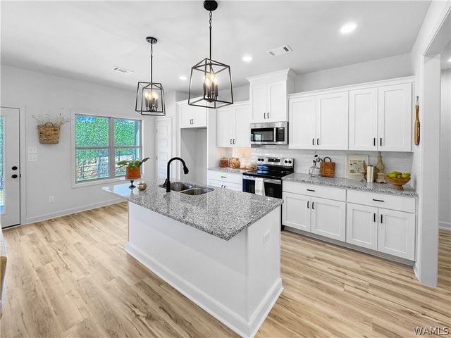 18068 Northview, Northport, AL 35475