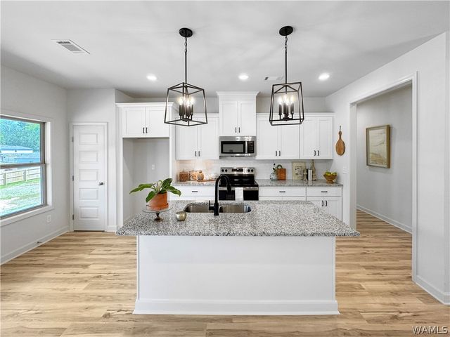 18068 Northview, Northport, AL 35475