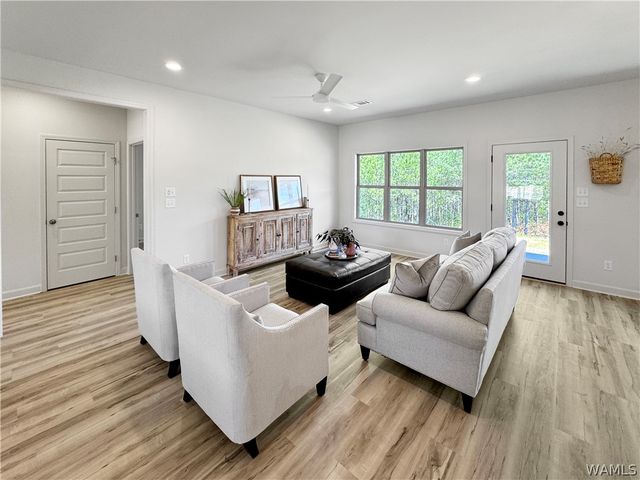 18068 Northview, Northport, AL 35475
