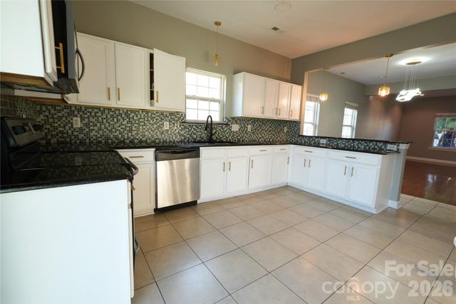 6410 Castlewynd Court, Charlotte, NC 28212