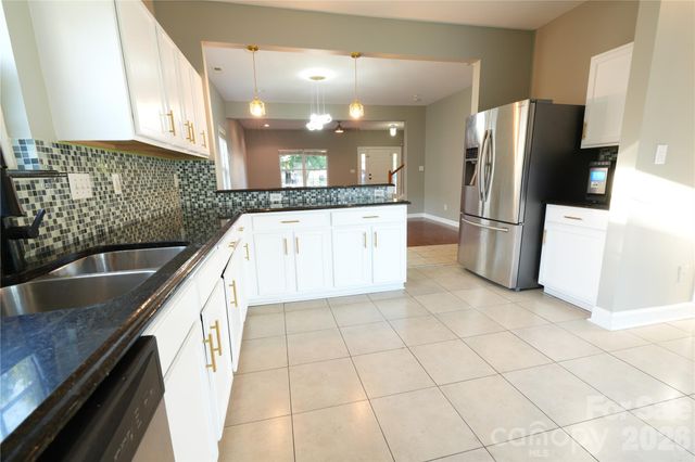 6410 Castlewynd Court, Charlotte, NC 28212