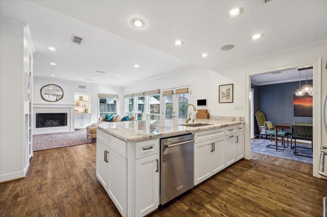 6023 Fordham Street, West University Place, TX 77005