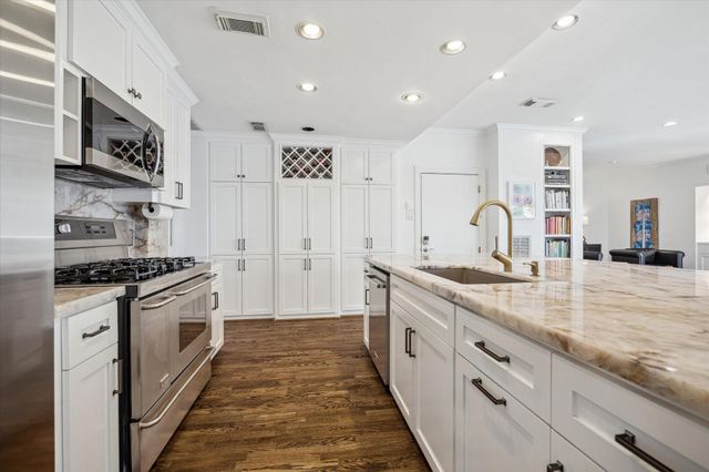 6023 Fordham Street, West University Place, TX 77005