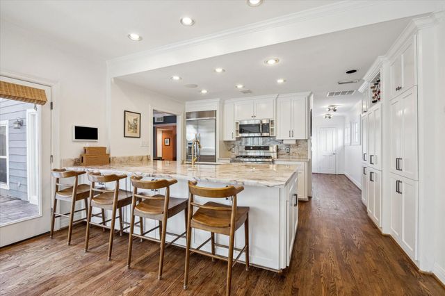 6023 Fordham Street, West University Place, TX 77005