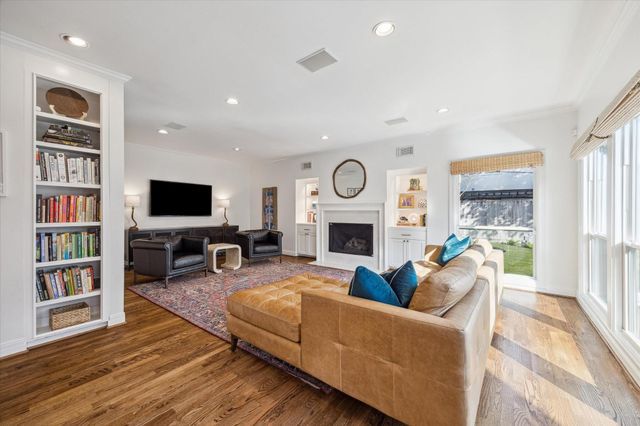 6023 Fordham Street, West University Place, TX 77005