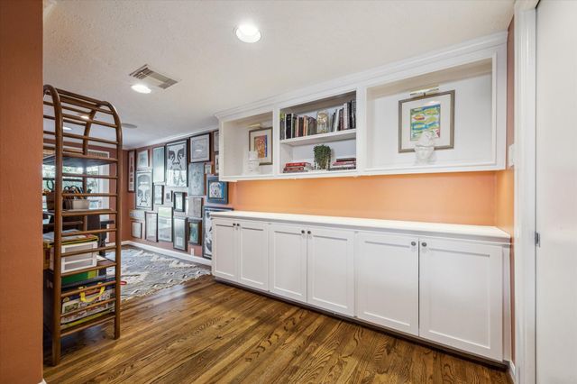 6023 Fordham Street, West University Place, TX 77005